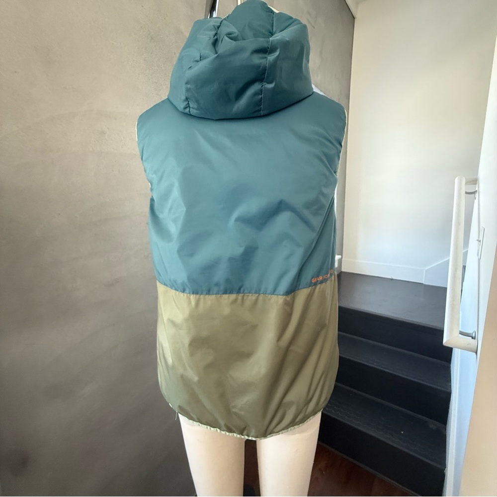 Cotopaxi Women's Green and Blue Hooded Vest -Reversible - Picture 4 of 9